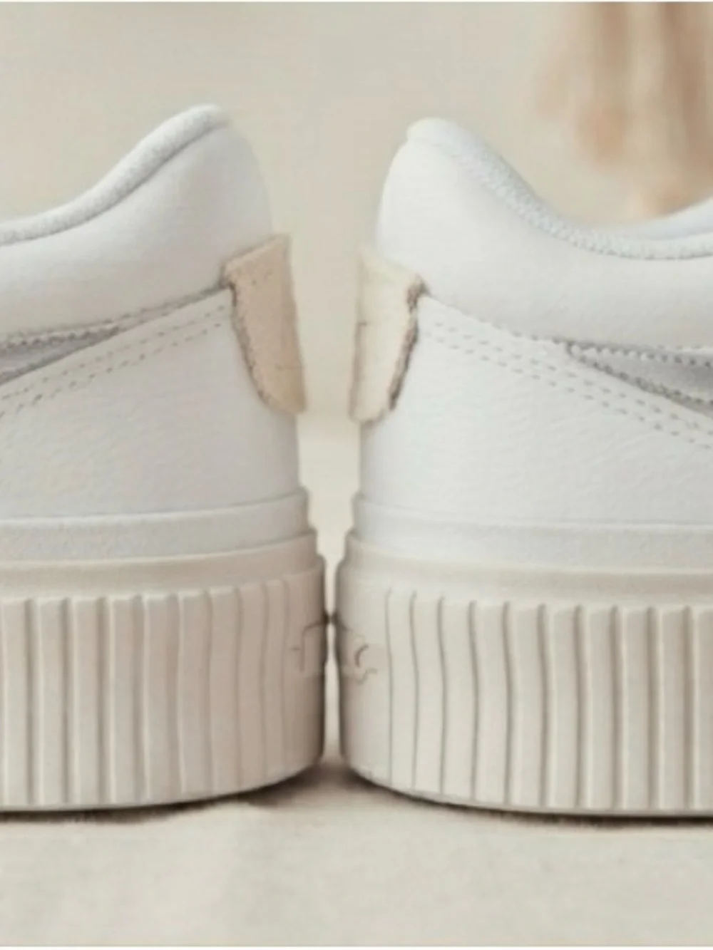 Nike classic feminine
